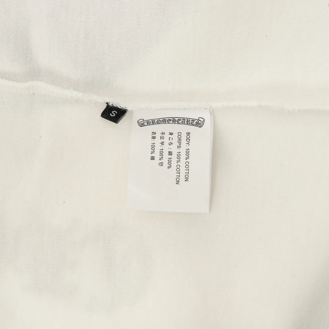 🅿️380 CH/Cro Heart Horseshoe embroidered lapel long-sleeved polo shirt made of customized fabrics. DuPont Sorona material is added, which is skin-friendly, long-lasting antibacterial, anti-mite, and more washable. The cotton thread has been repeatedly processed to remove inferior coarse fibers and impurities, leaving only high-quality cotton fibers, making the fabric more advanced and classy. Environmentally friendly polishing enzyme technology gives the fabric a clean appearance and clear texture. Simple and exquisite! Full of sense of ceremony! Simple and luxurious, full of design! It gives people a simple but not boring feeling, creating a low-key and unique personalized fashion! Fine workmanship, compare with the counters! A highly recognizable long-sleeved style with great upper body effect!!! Super versatile! Same style for men and women. Size：S-L